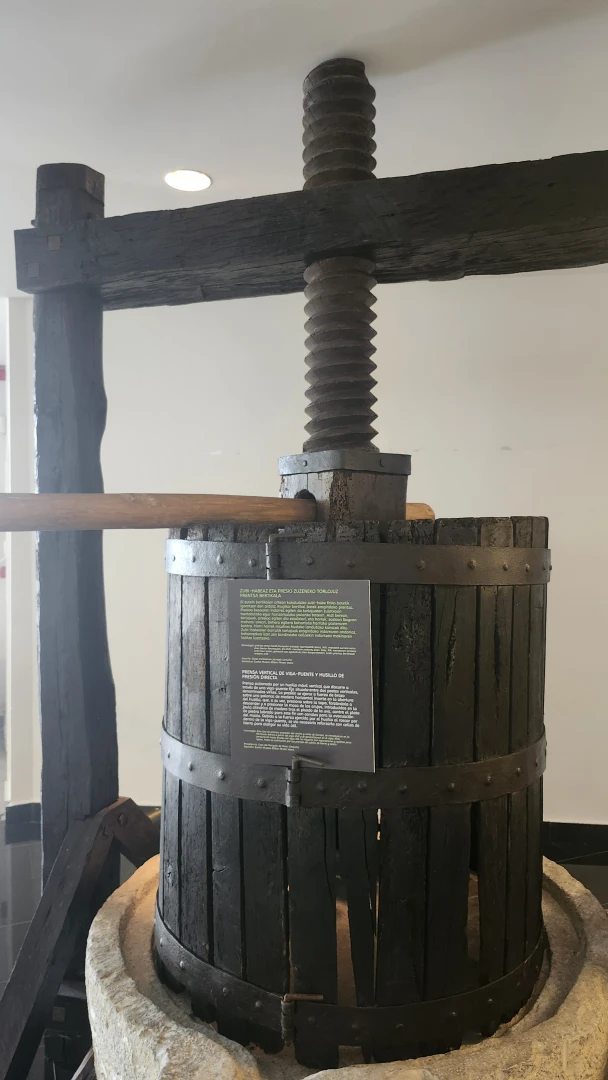 CHACOLI, EL VINO VASCO CON NOMBRE PROPIO /EXPOSICIÓN